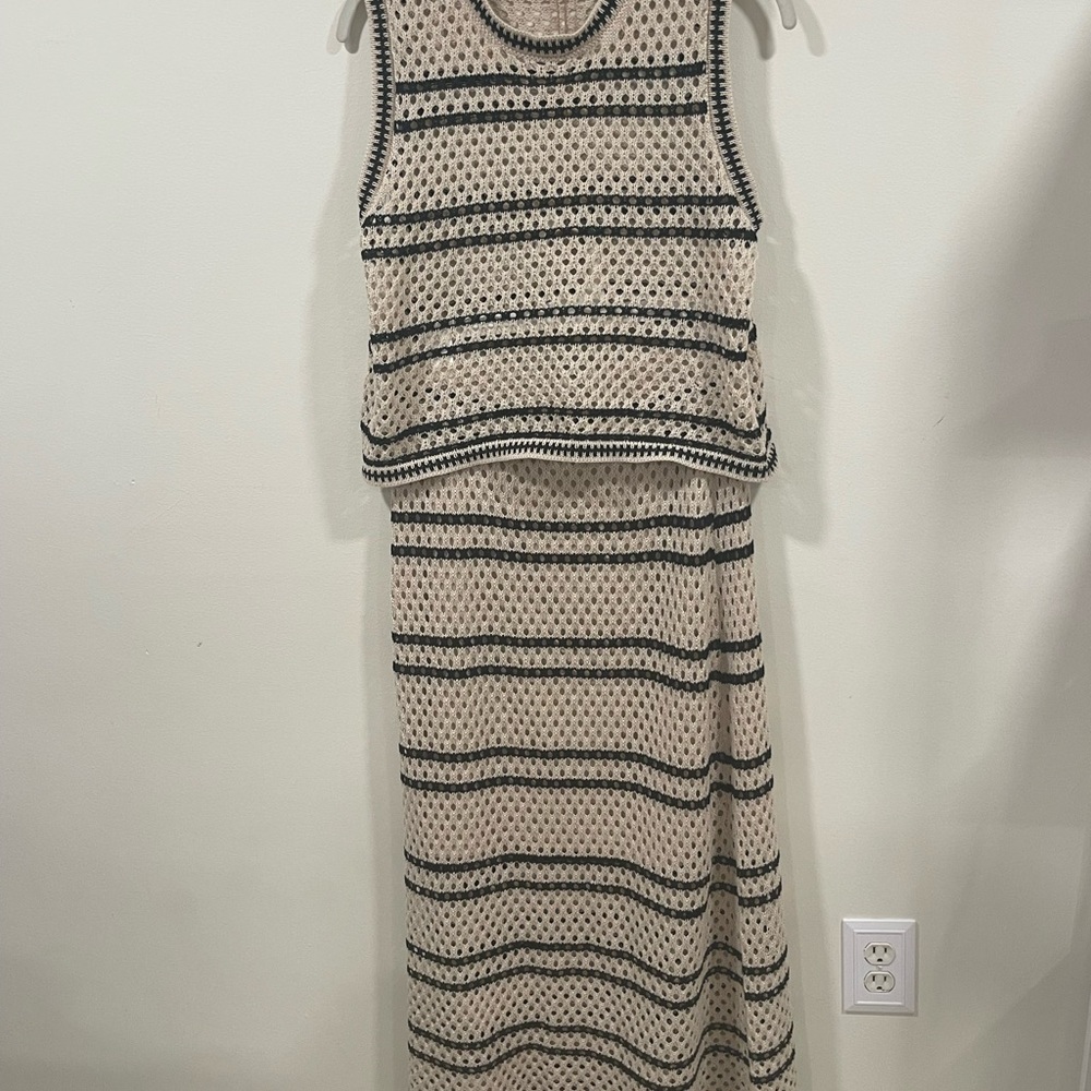 Solitaire Beige and Black Crochet Set